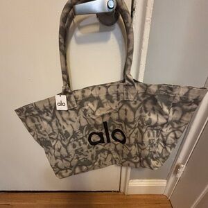 ALO Yoga Gray Tie-Dye Shopper Tote